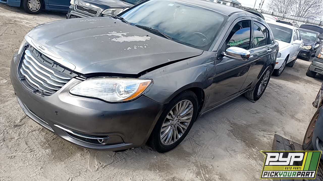 2013 CHRYSLER 200 partes disponibles
