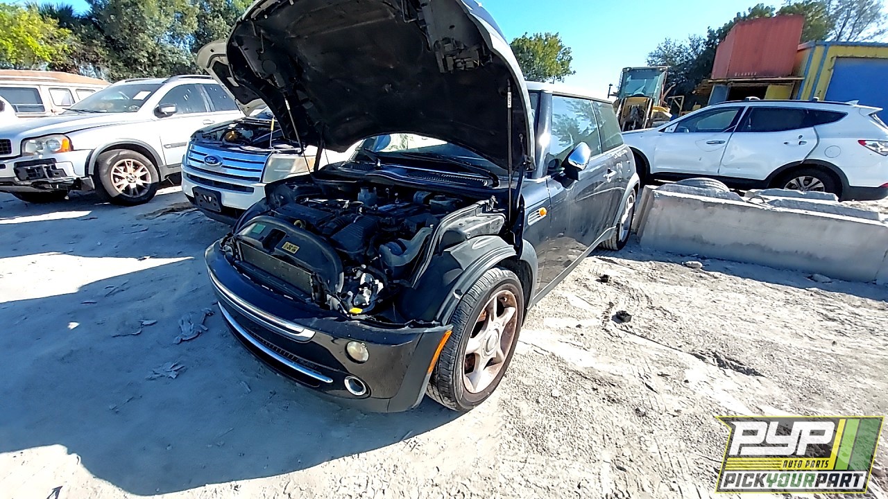 2006 MINI COOPER partes disponibles