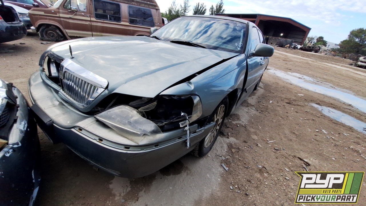 2004 LINCOLN TOWN CAR partes disponibles