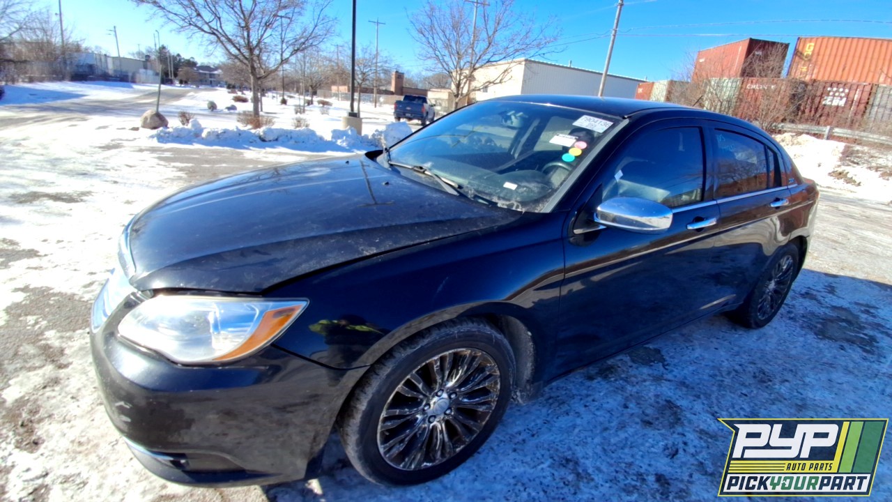 2013 CHRYSLER 200 partes disponibles