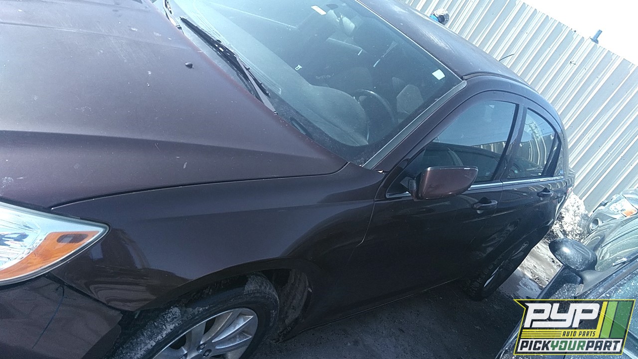 2013 CHRYSLER 200 partes disponibles