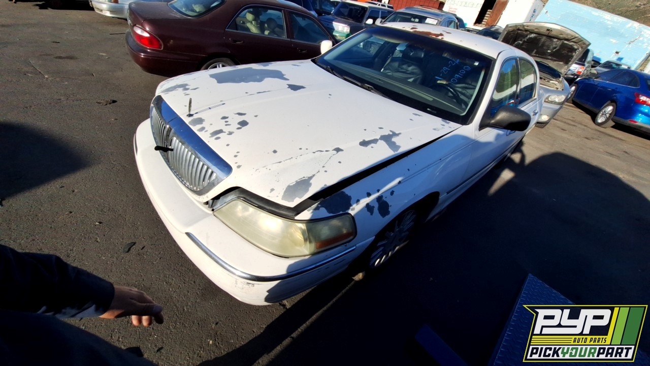 2004 LINCOLN TOWN CAR available for parts