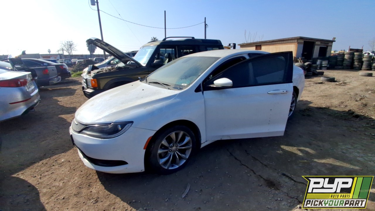 2015 CHRYSLER 200 partes disponibles