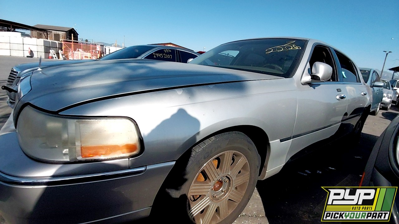 2003 LINCOLN TOWN CAR partes disponibles