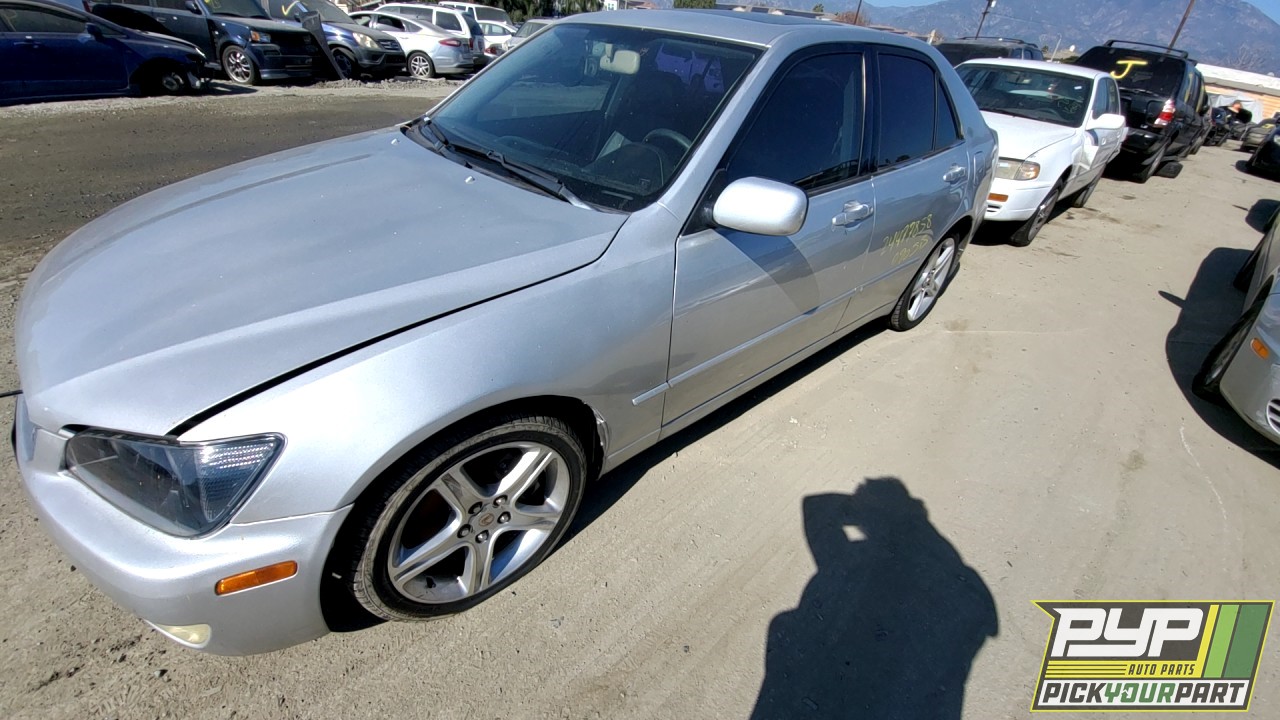 2004 LEXUS IS300 partes disponibles