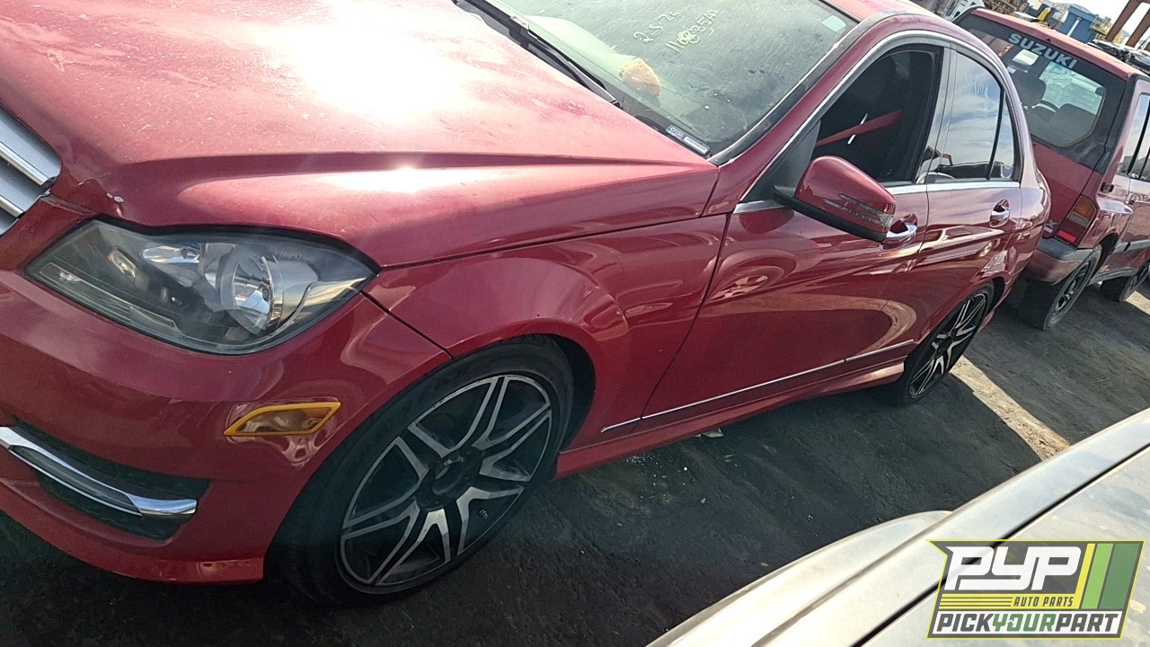 2013 MERCEDES-BENZ C250 partes disponibles