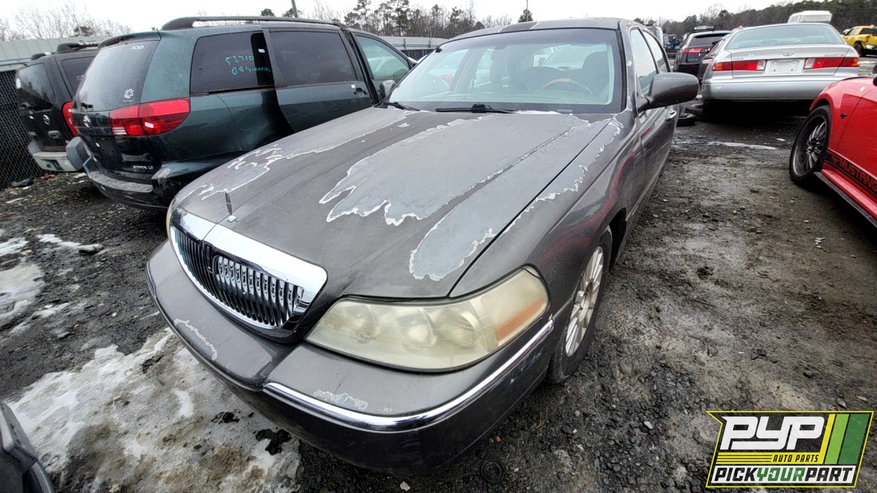 2004 LINCOLN TOWN CAR available for parts