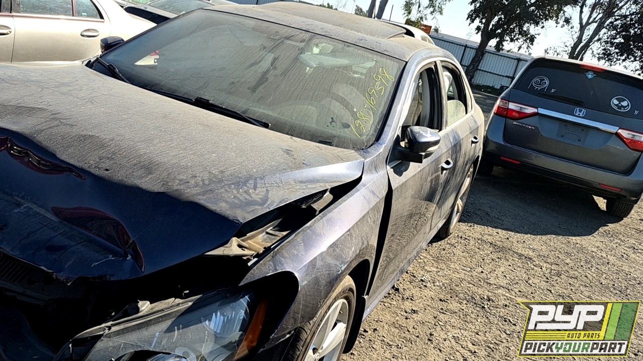 2013 VOLKSWAGEN PASSAT partes disponibles