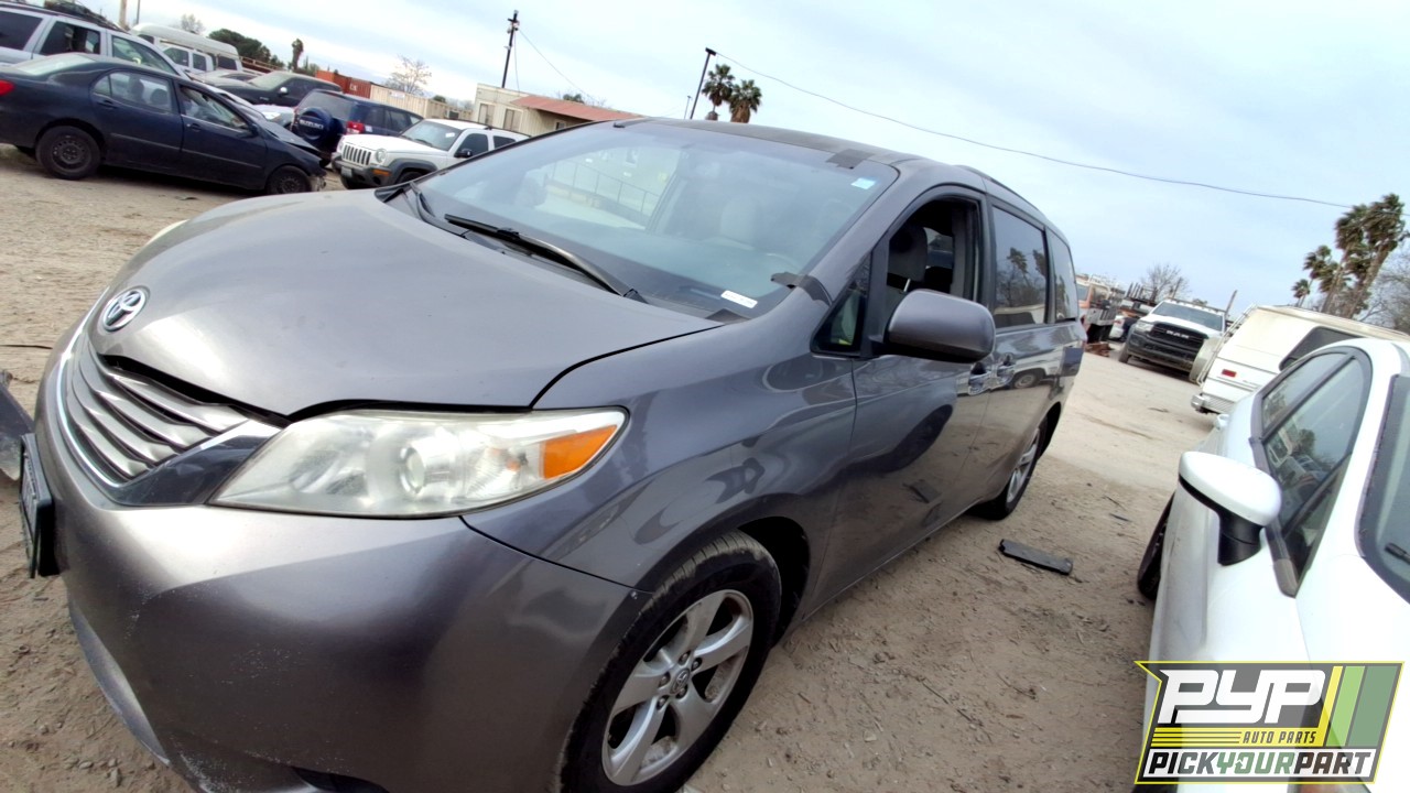 2017 TOYOTA SIENNA partes disponibles