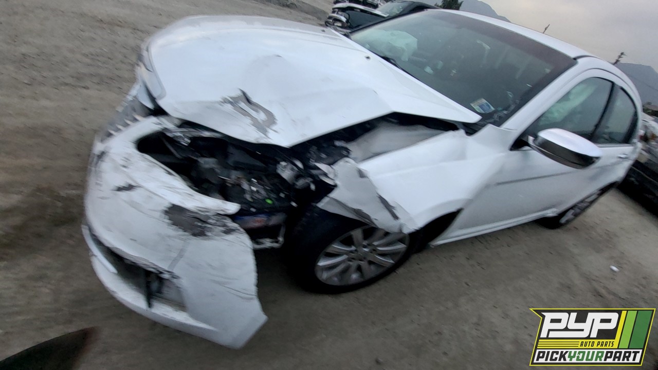 2013 CHRYSLER 200 partes disponibles