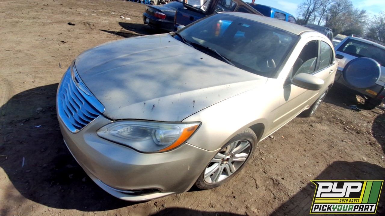 2013 CHRYSLER 200 partes disponibles