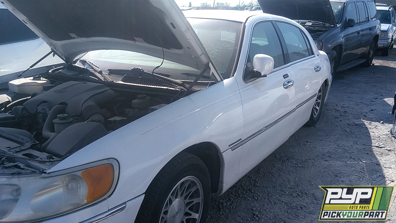 2002 LINCOLN TOWN CAR available for parts