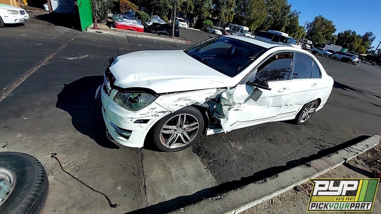 2013 MERCEDES-BENZ C250 partes disponibles