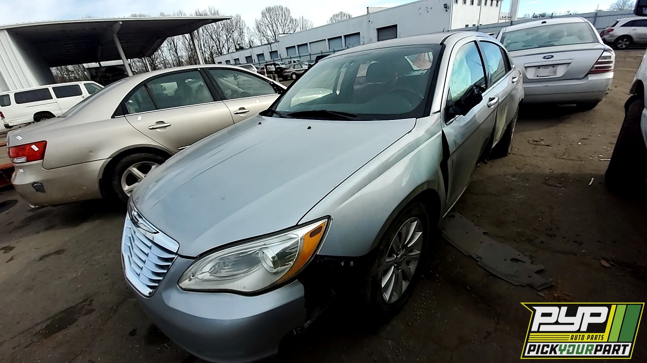 2013 CHRYSLER 200 partes disponibles