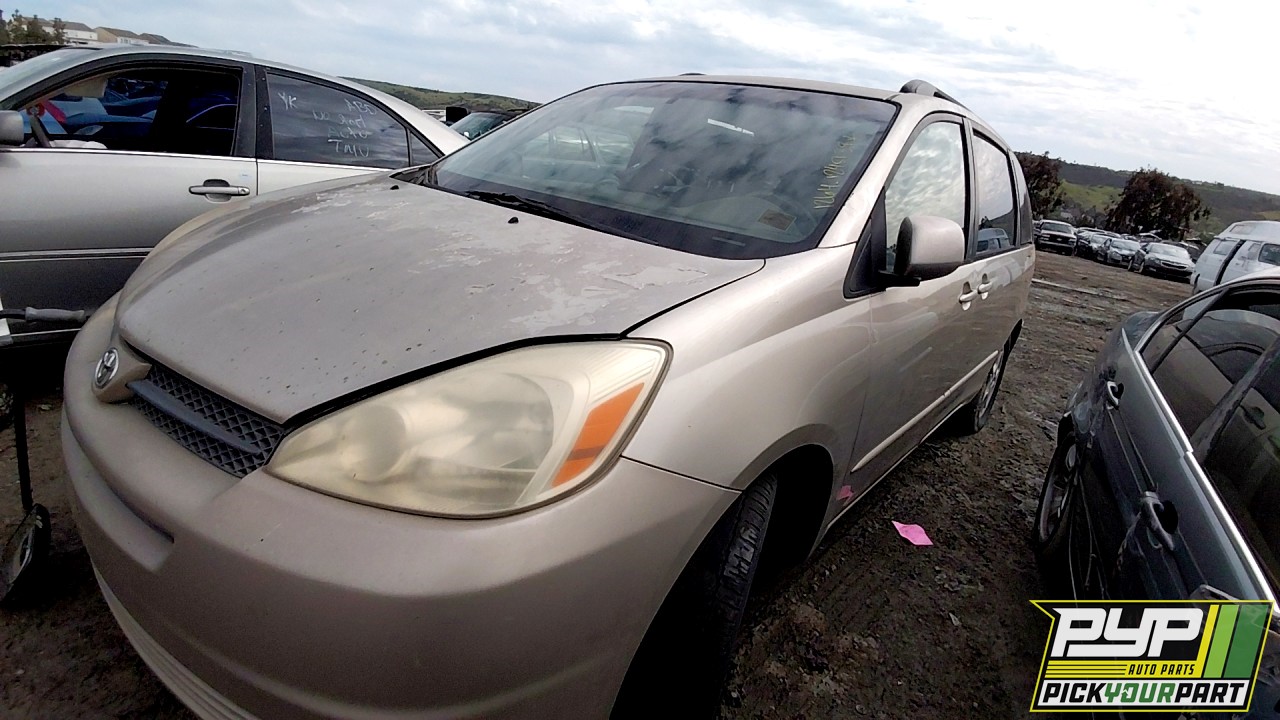 2004 TOYOTA SIENNA partes disponibles