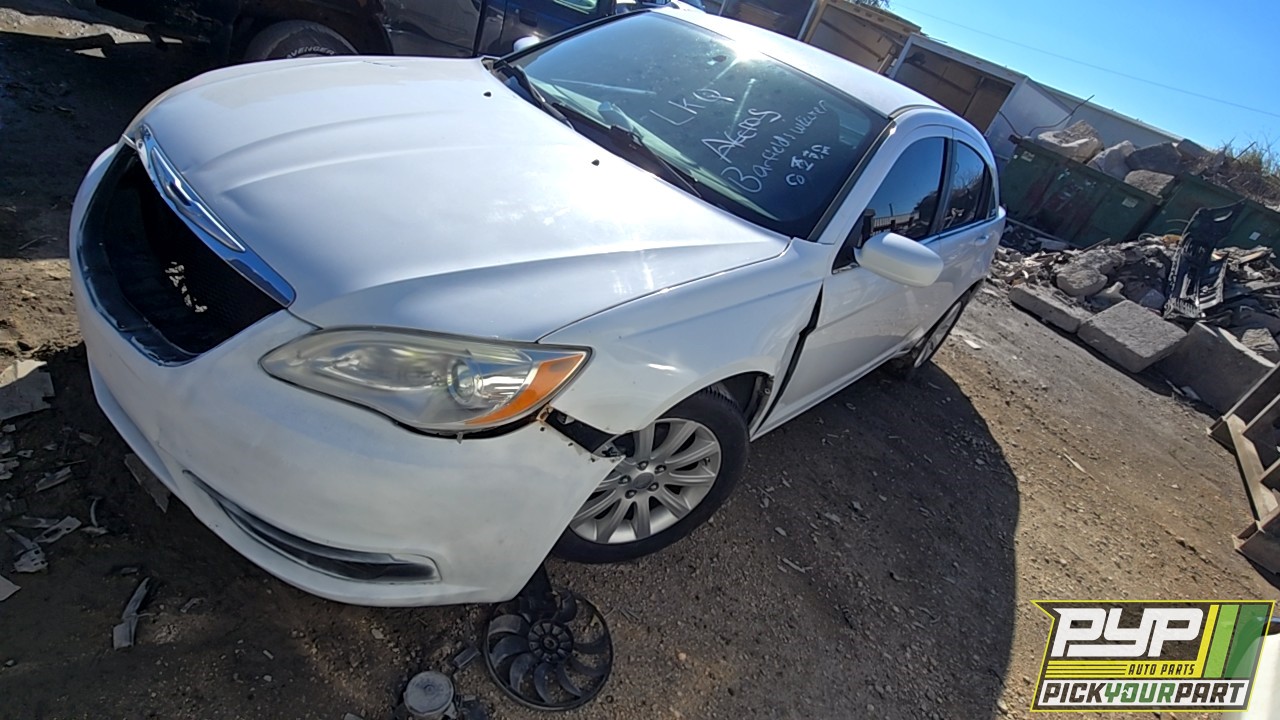 2013 CHRYSLER 200 partes disponibles