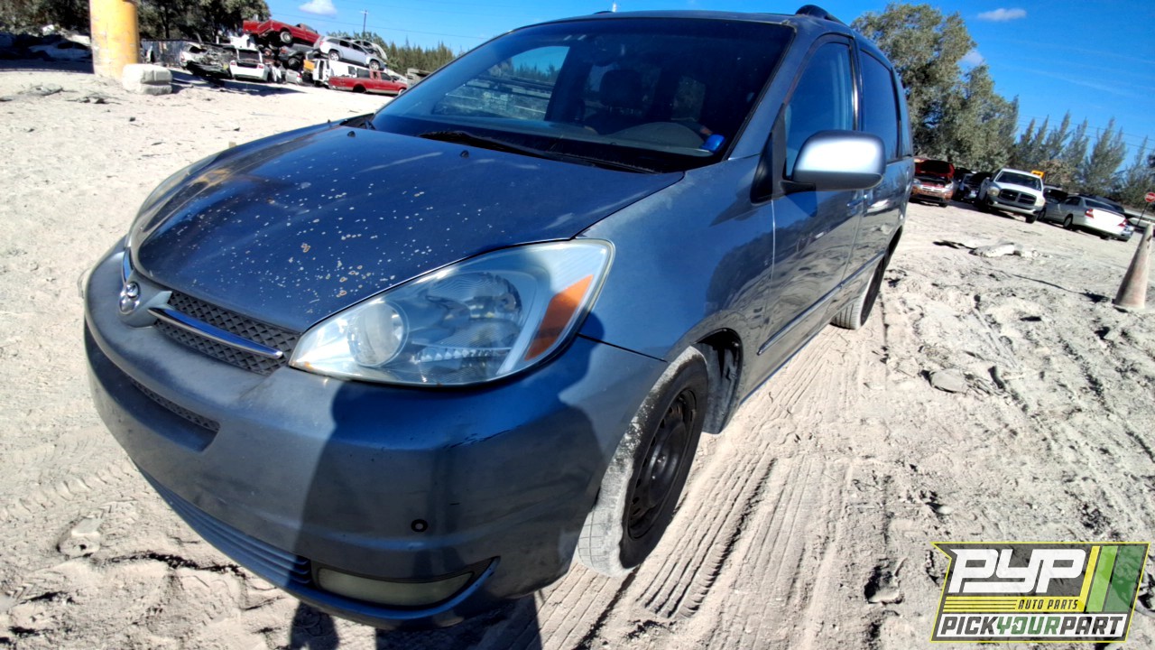 2004 TOYOTA SIENNA partes disponibles