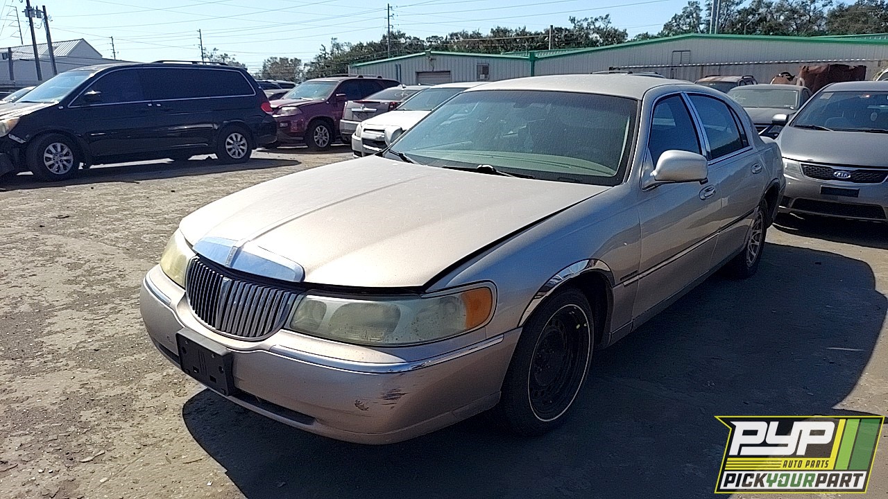 2002 LINCOLN TOWN CAR available for parts