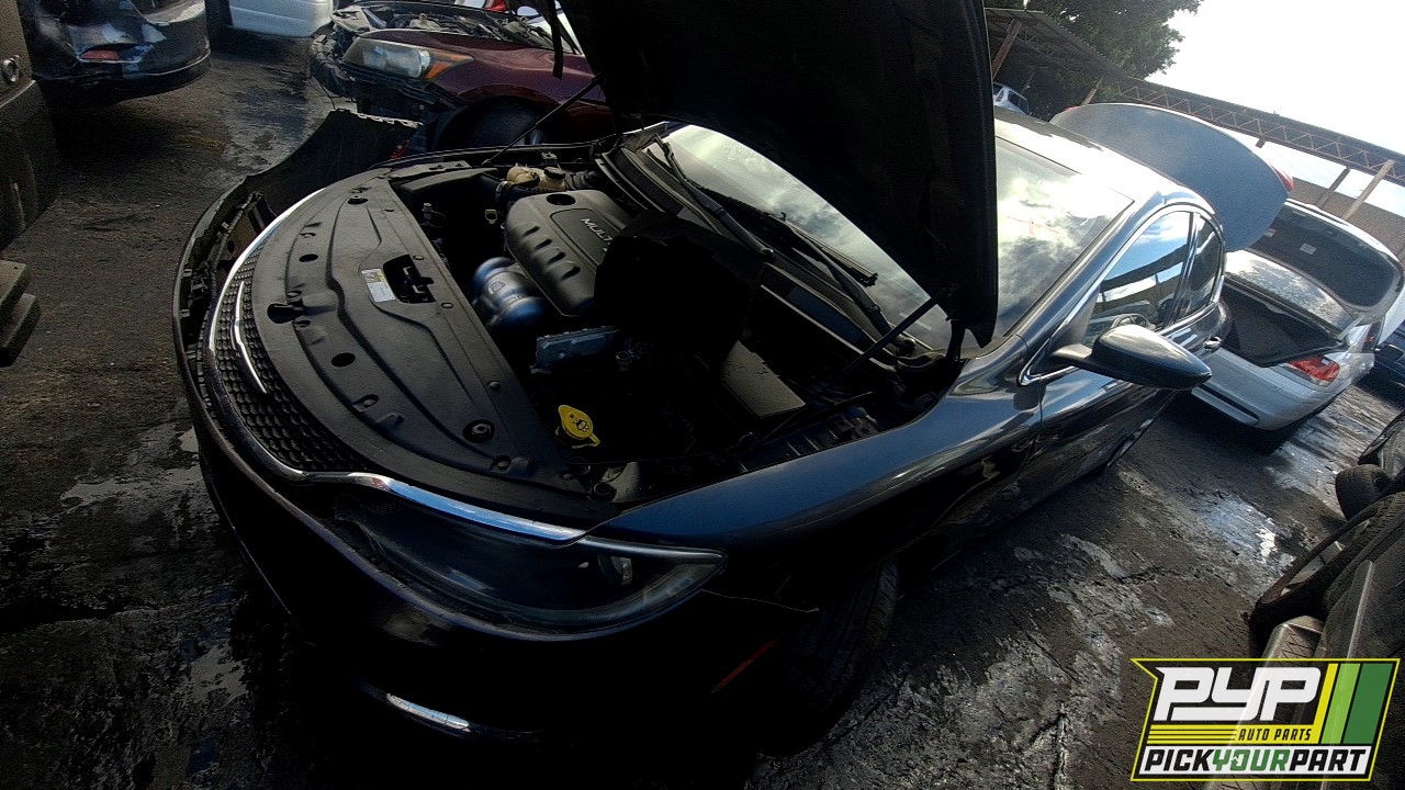 2015 CHRYSLER 200 partes disponibles