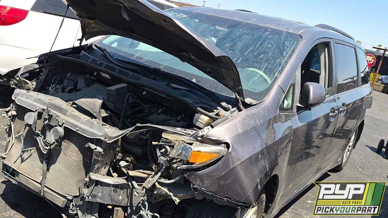 2012 TOYOTA Sienna