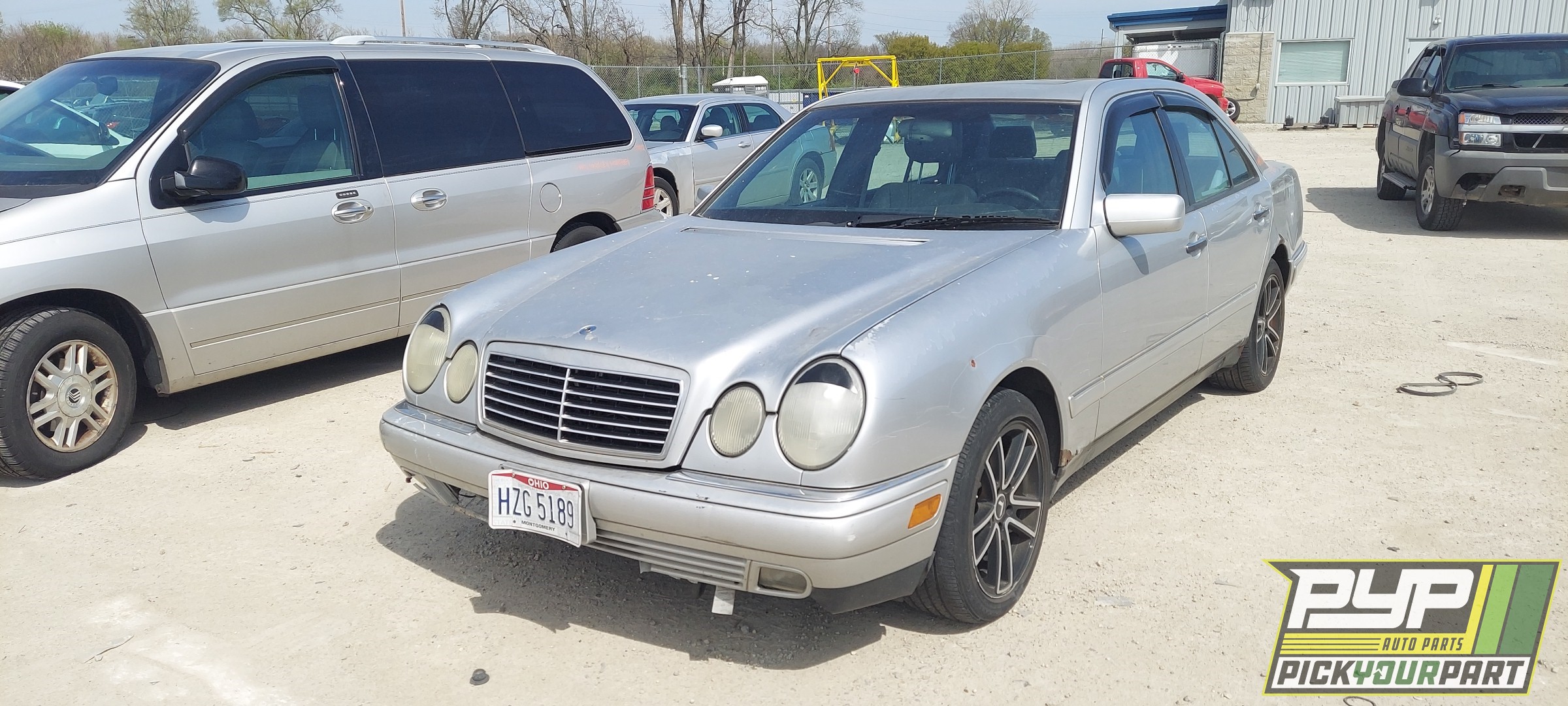 1997 MERCEDES-BENZ E320 available for parts
