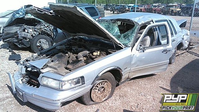 1997 LINCOLN TOWN CAR available for parts