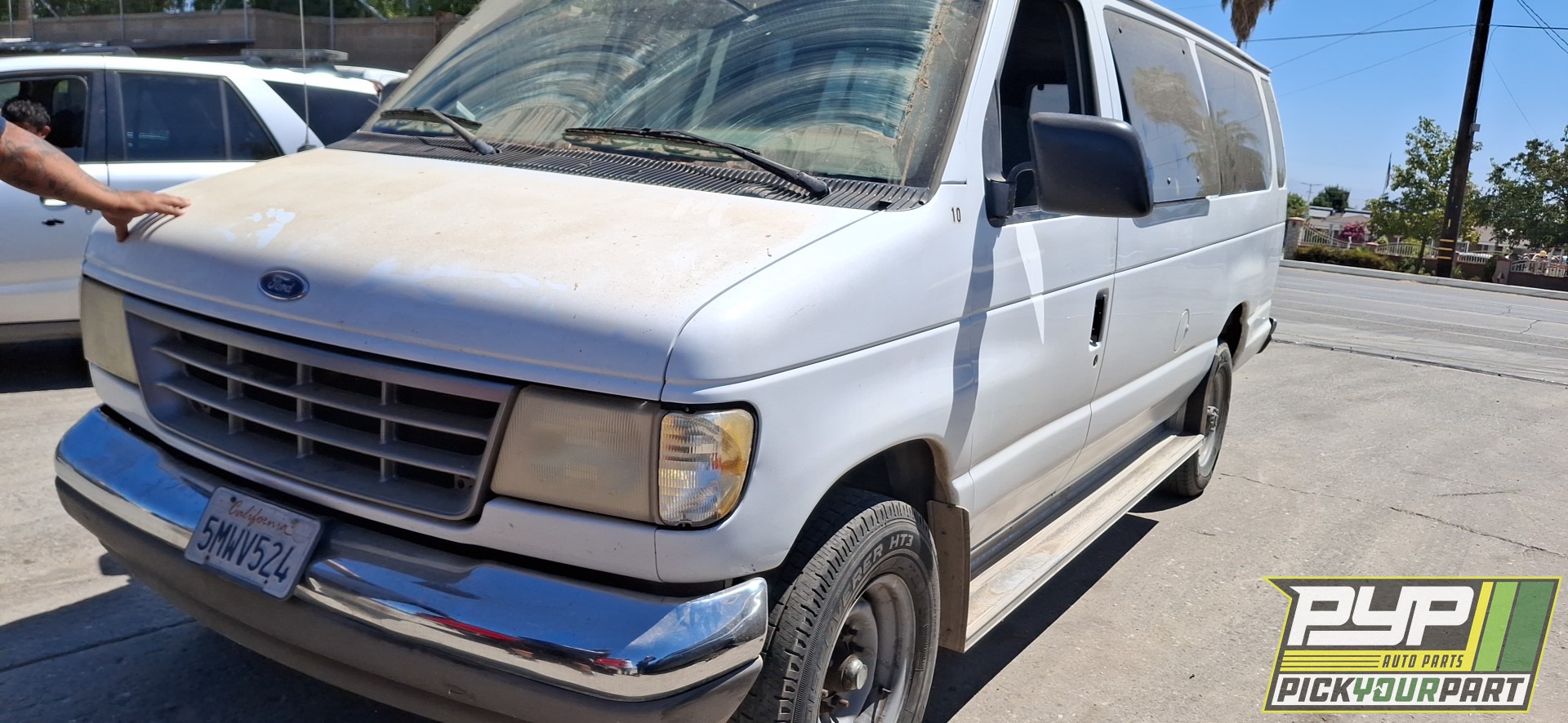 1995 FORD E-350 ECONOLINE CLUB WAGON available for parts