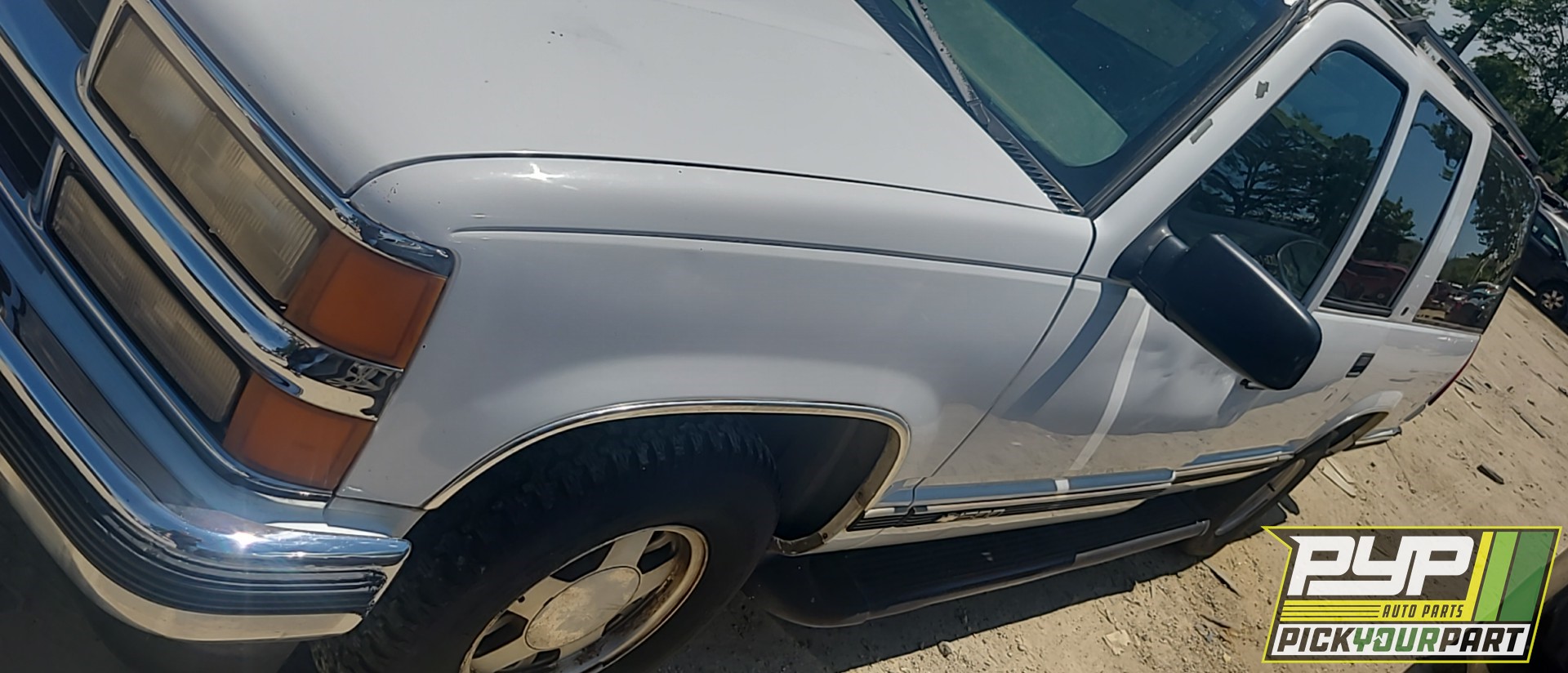 1997 CHEVROLET C1500 SUBURBAN available for parts