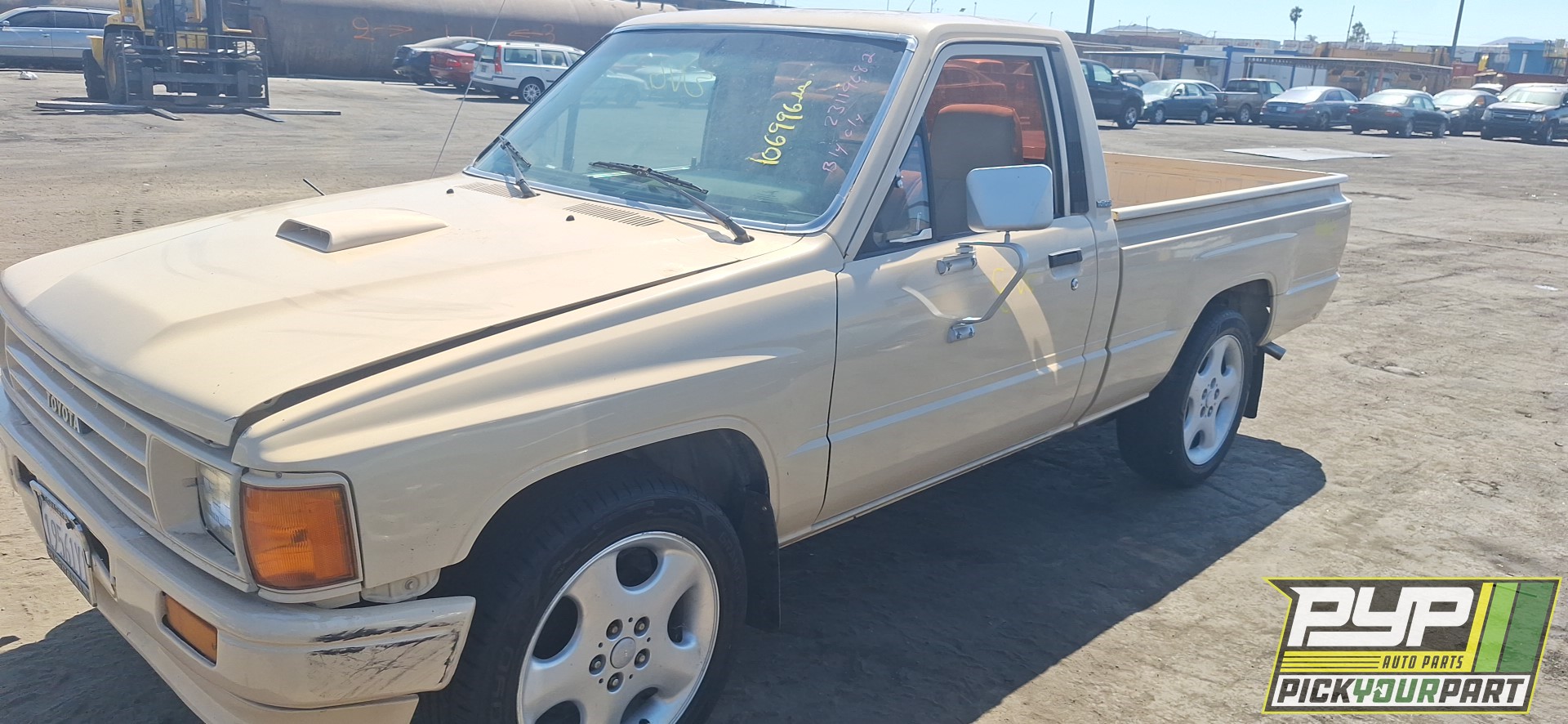 1987 TOYOTA PICKUP available for parts