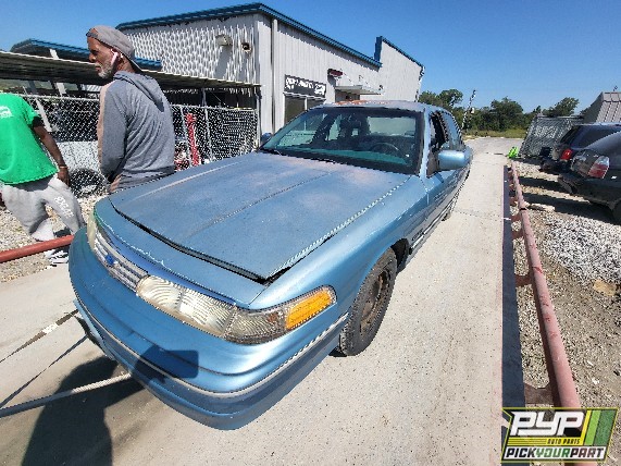 1993 FORD CROWN VICTORIA partes disponibles