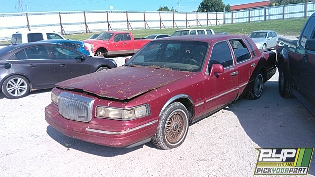 1995 LINCOLN TOWN CAR available for parts