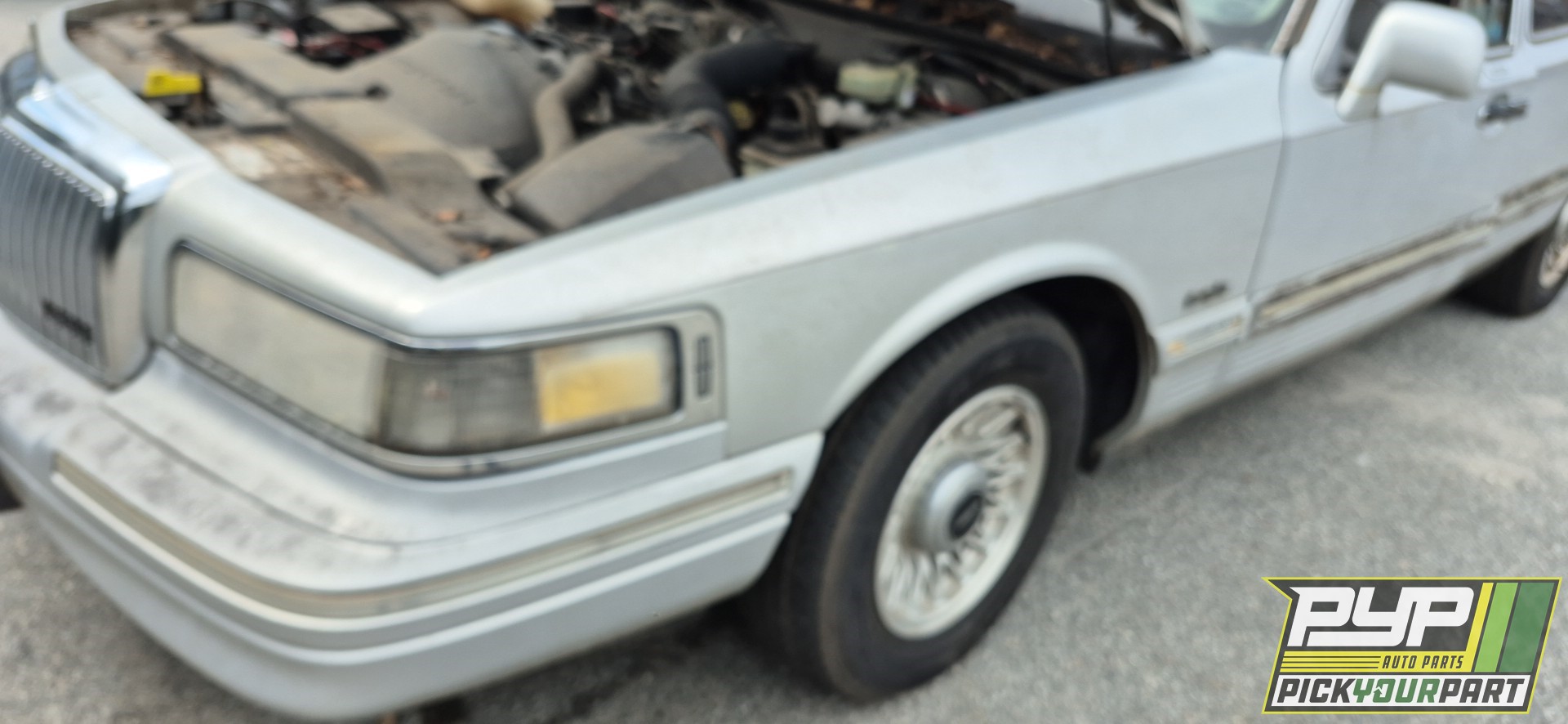 1997 LINCOLN TOWN CAR available for parts