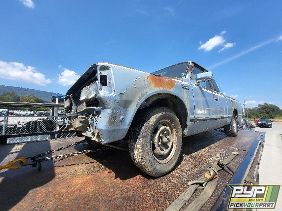 1985 NISSAN PICKUP partes disponibles