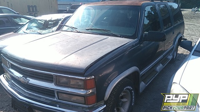 1995 CHEVROLET C1500 SUBURBAN available for parts