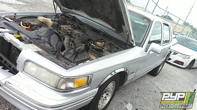 1997 LINCOLN TOWN CAR available for parts