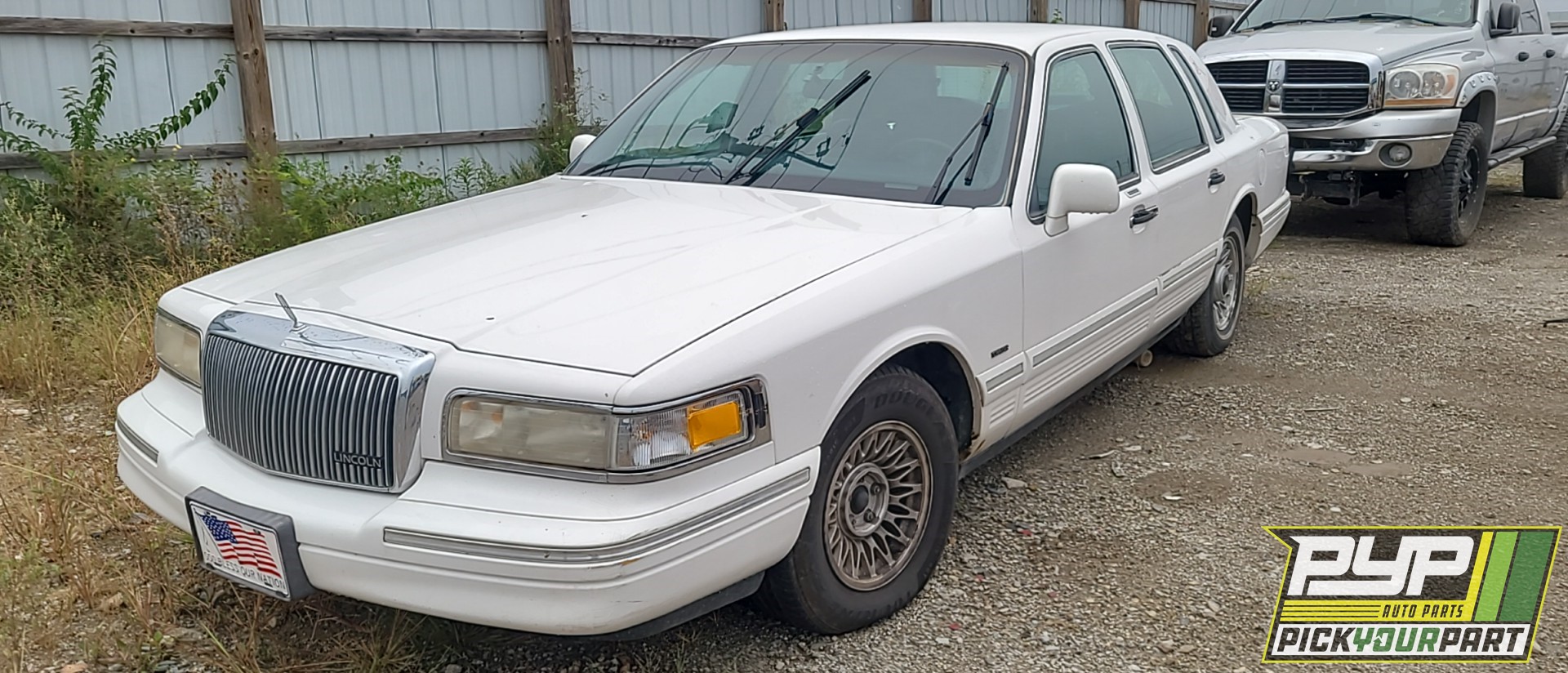 1995 LINCOLN TOWN CAR available for parts