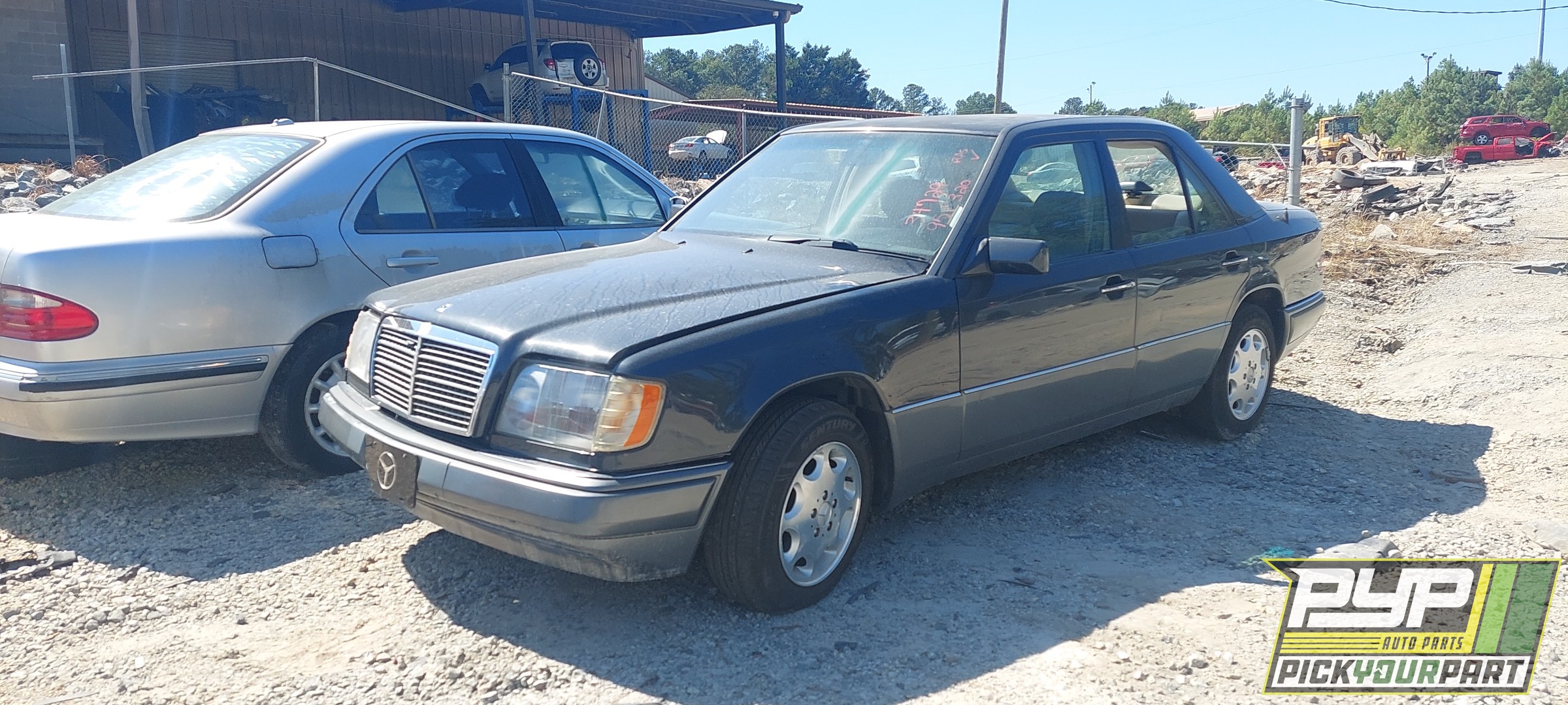 1995 MERCEDES-BENZ E320 available for parts
