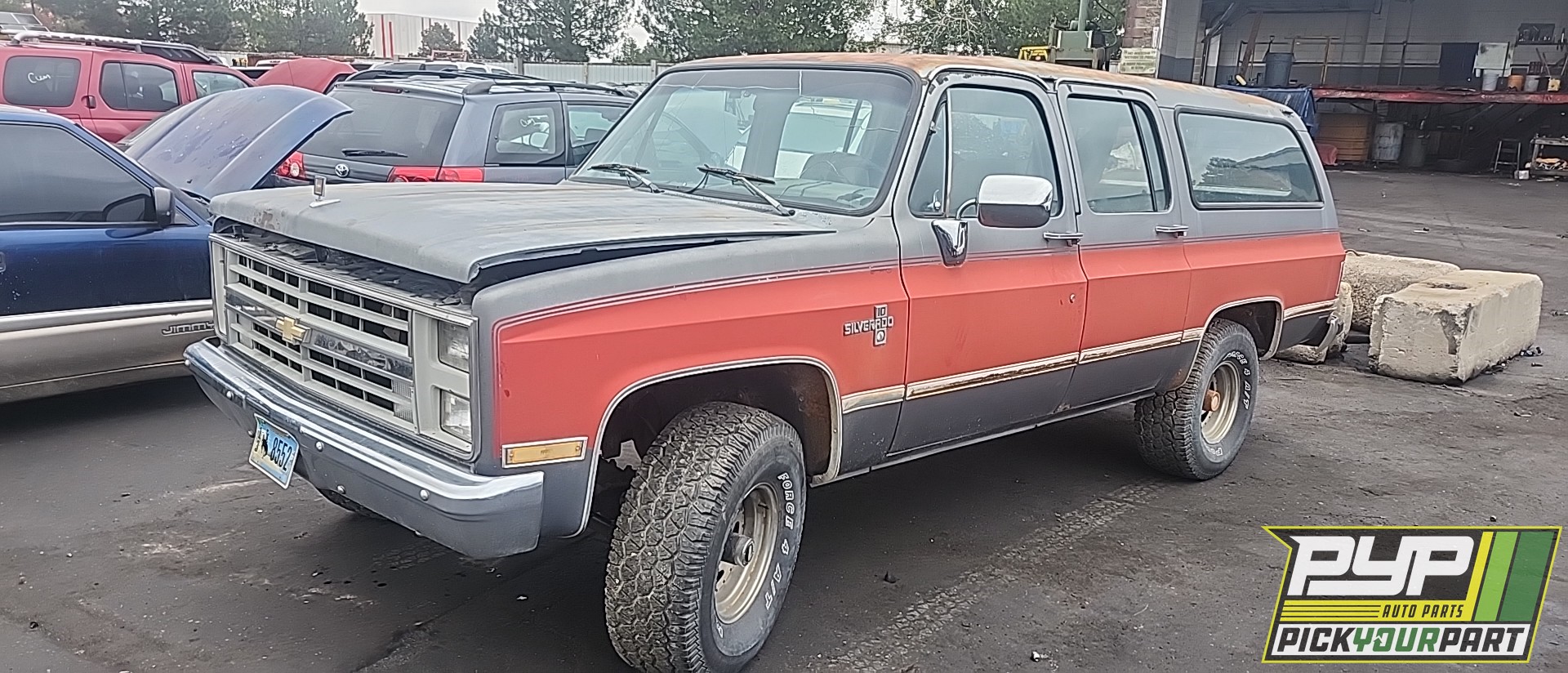 1987 CHEVROLET V10 SUBURBAN available for parts
