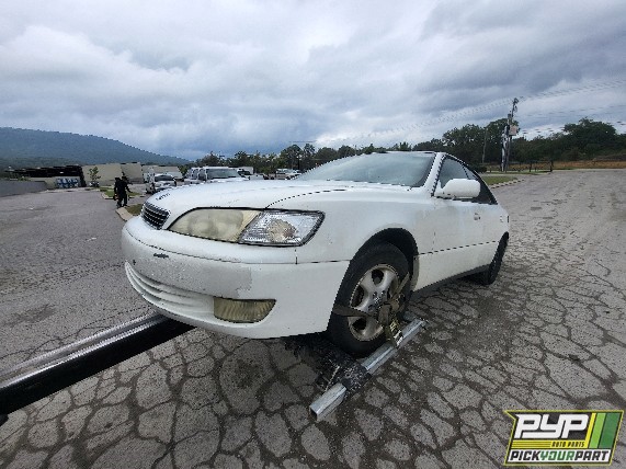 1998 LEXUS ES300 available for parts