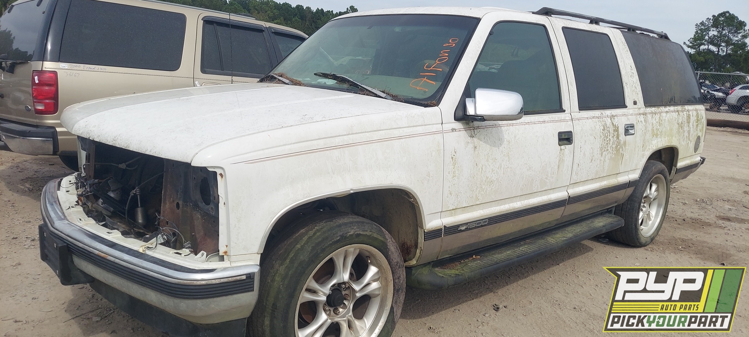 1999 CHEVROLET C1500 SUBURBAN available for parts