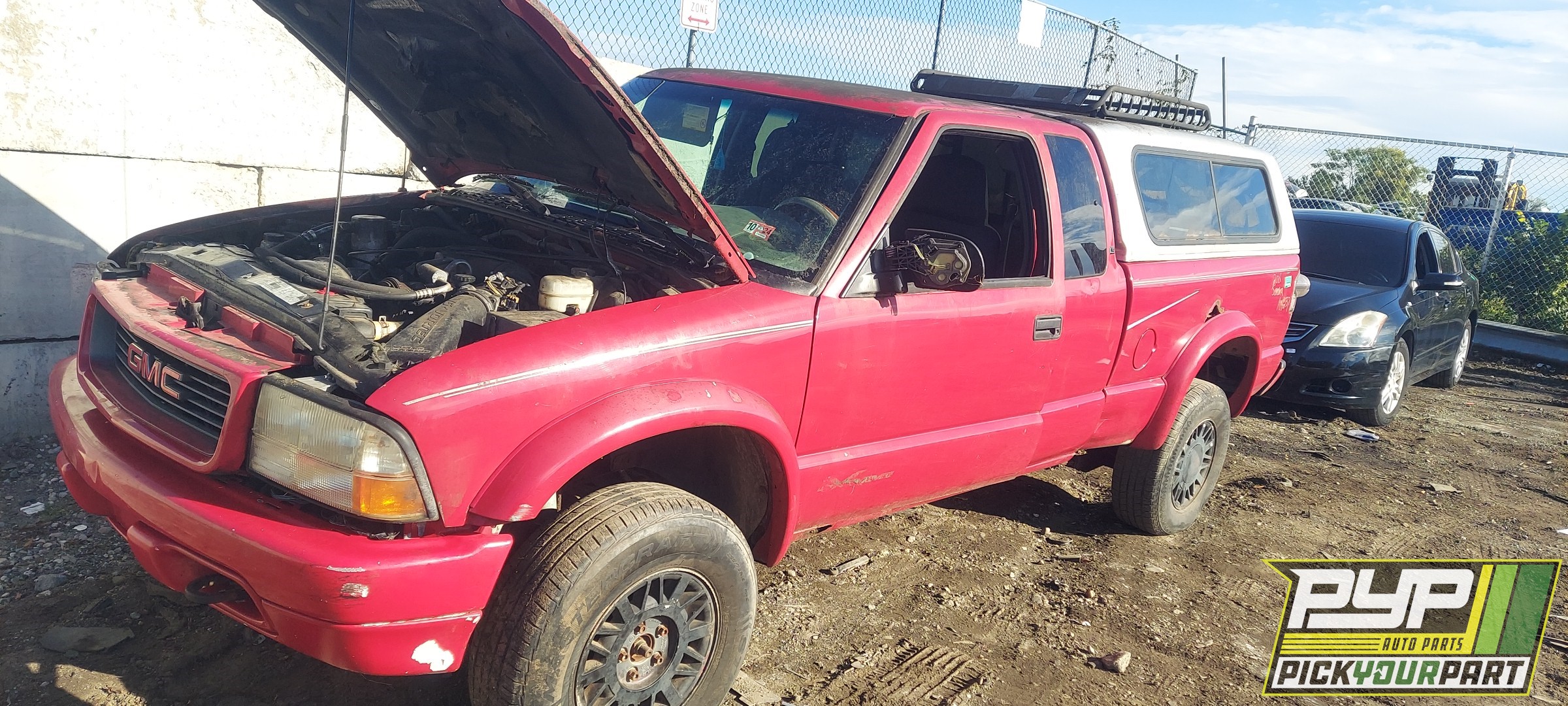 2001 GMC SONOMA available for parts
