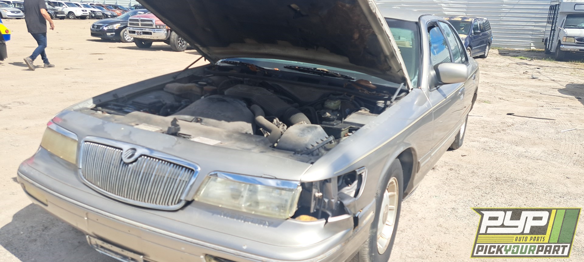 1995 MERCURY GRAND MARQUIS available for parts