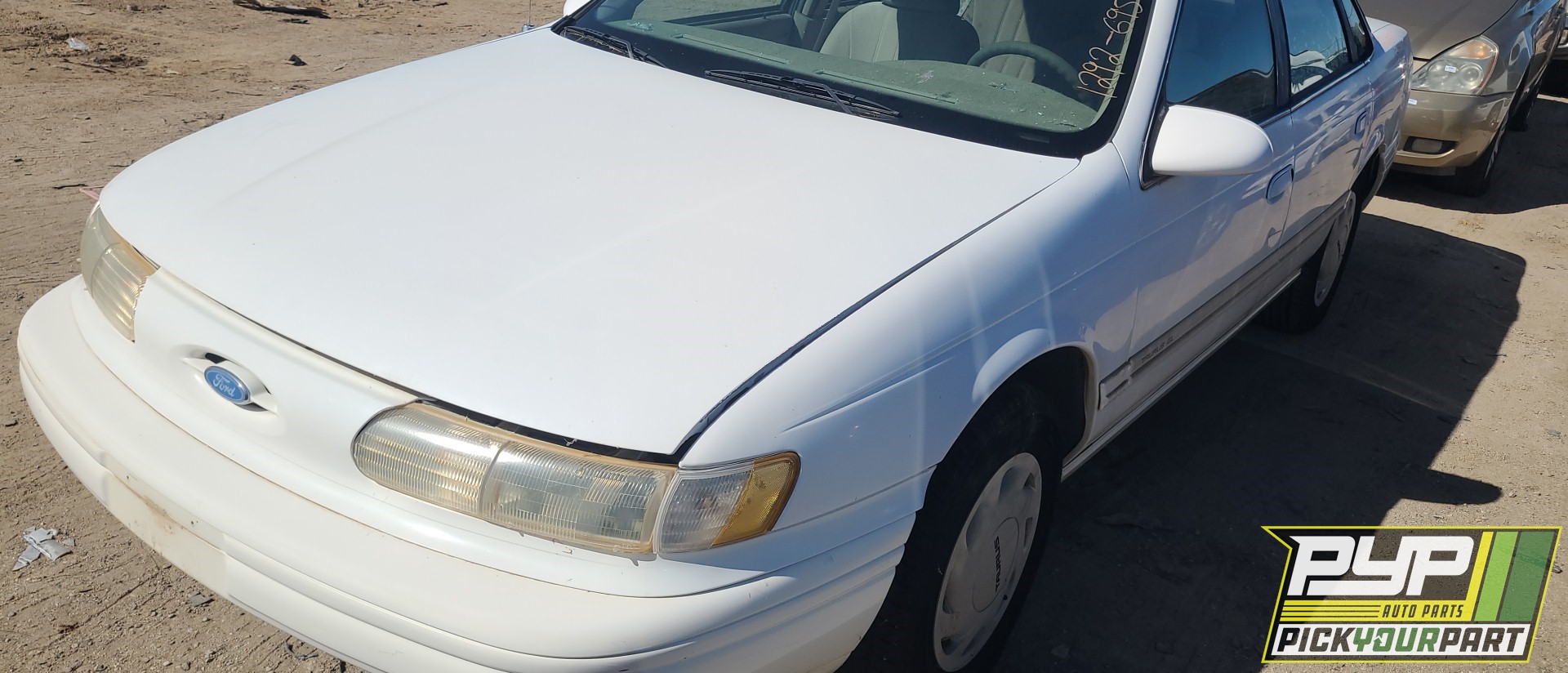 1995 FORD TAURUS available for parts