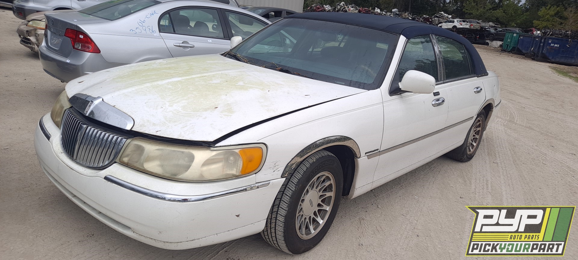 2001 LINCOLN TOWN CAR available for parts