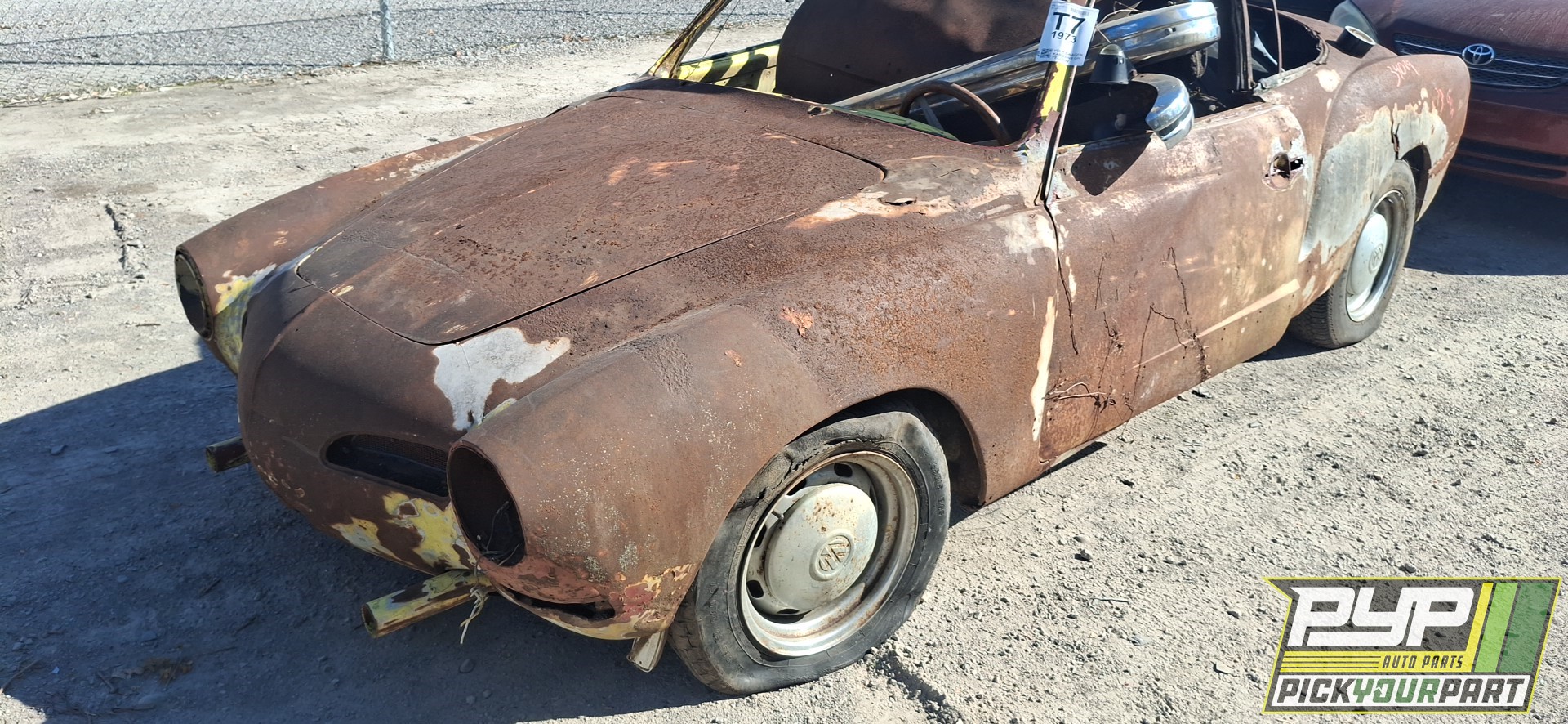 1973 VOLKSWAGEN KARMANN GHIA partes disponibles