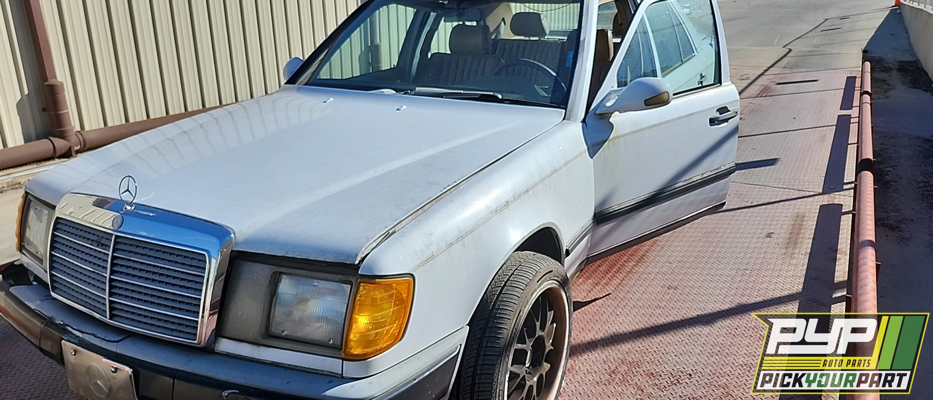 1988 MERCEDES-BENZ 260E partes disponibles