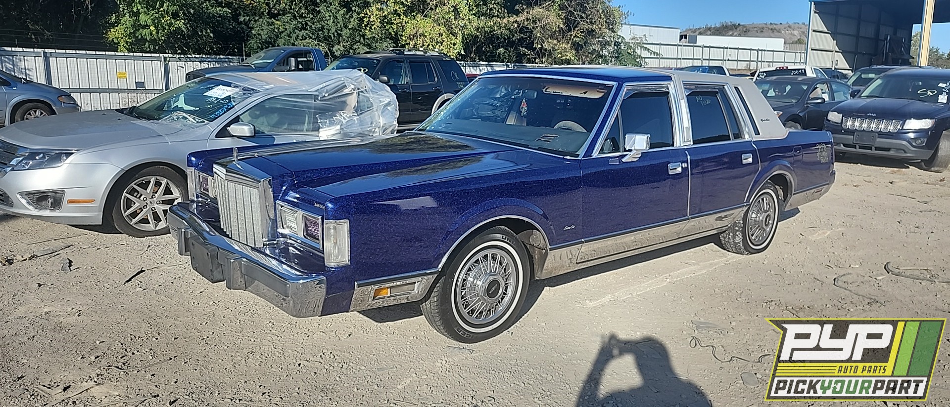 1987 LINCOLN TOWN CAR available for parts