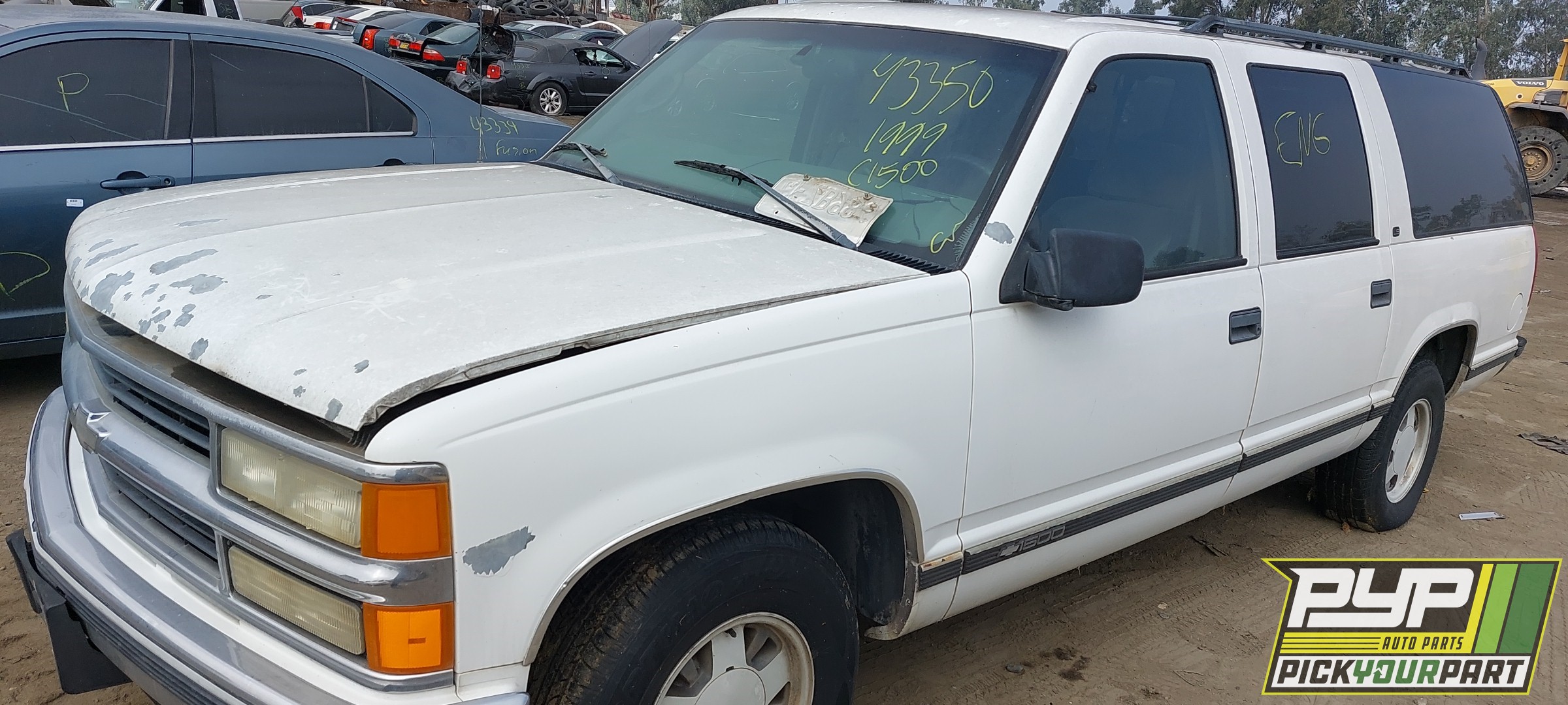1999 CHEVROLET C1500 SUBURBAN available for parts