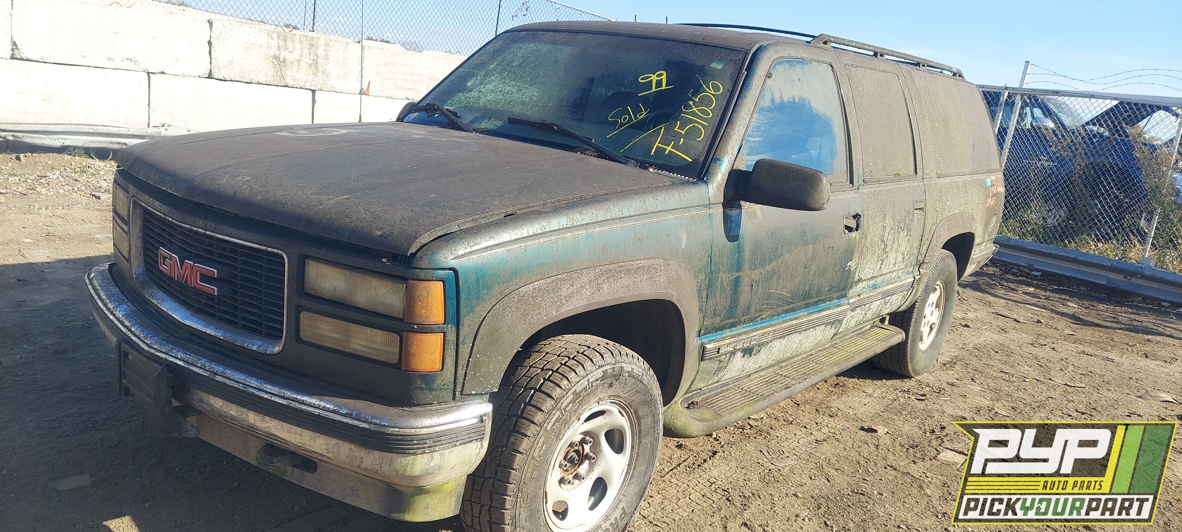 1999 GMC K1500 SUBURBAN available for parts