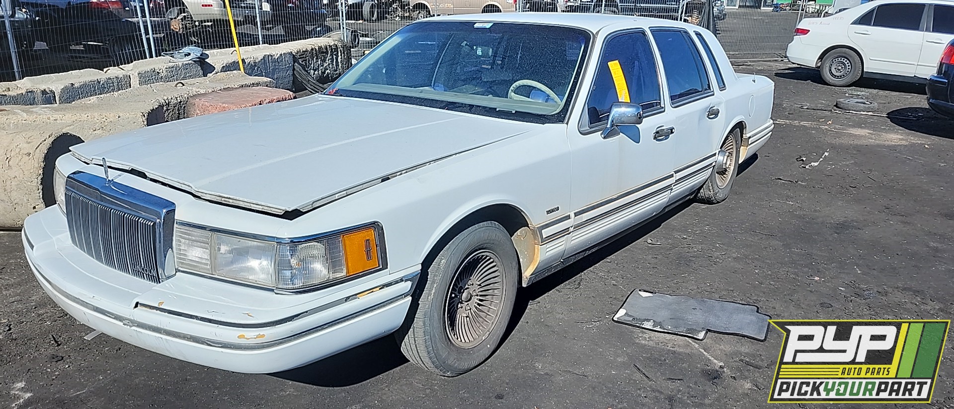 1991 LINCOLN TOWN CAR available for parts